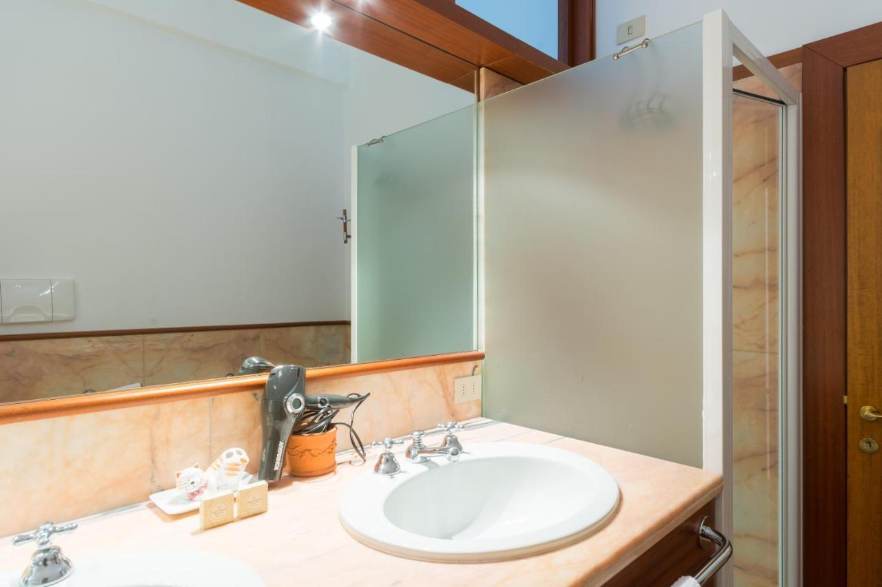 Brera 27 Suite Milan Bagian luar foto