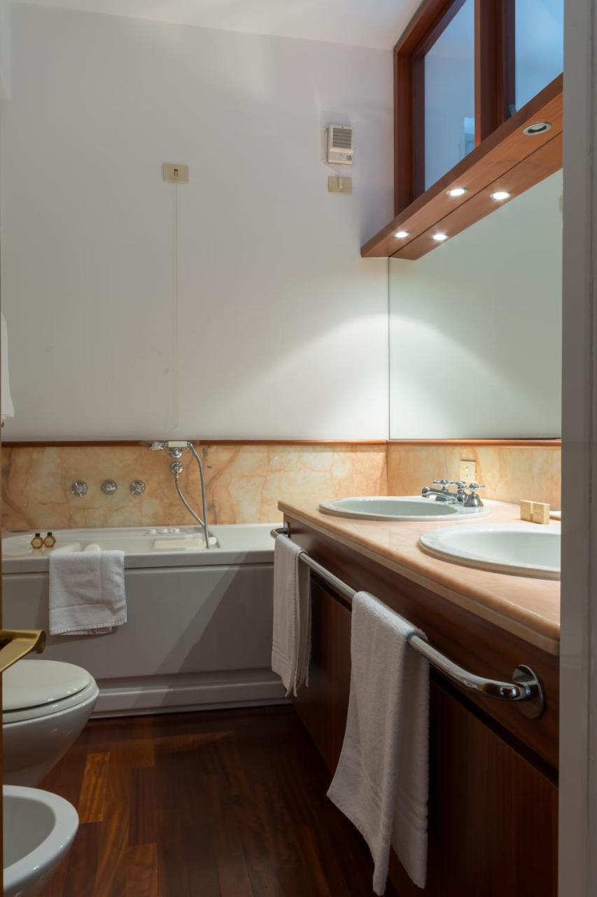 Brera 27 Suite Milan Bagian luar foto